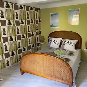 https://maison-de-village-valvigneres.hotels-rhonealpes.com